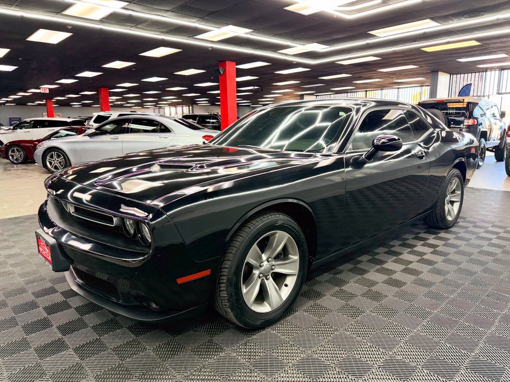 Used 2016 Dodge Challenger SXT RWD image 8
