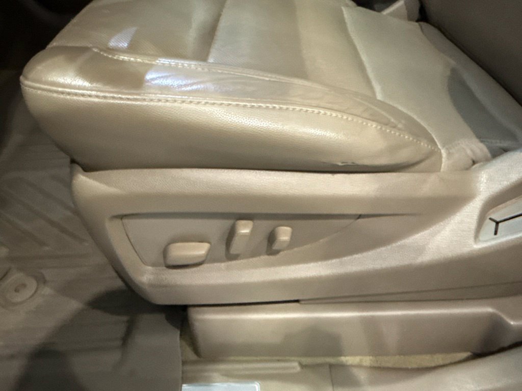 Used 2017 GMC Yukon SLT w/ Premium Edition AWD/4WD image 28
