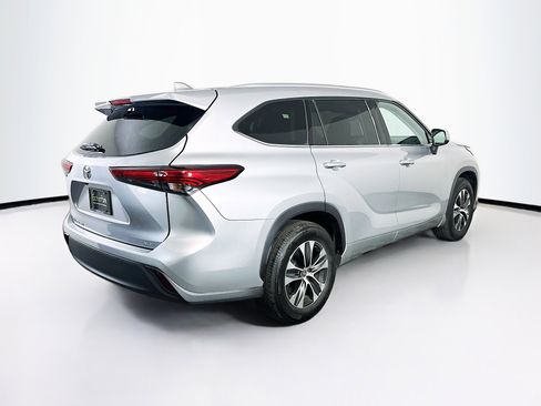 Used 2020 Toyota Highlander XLE FWD image 9