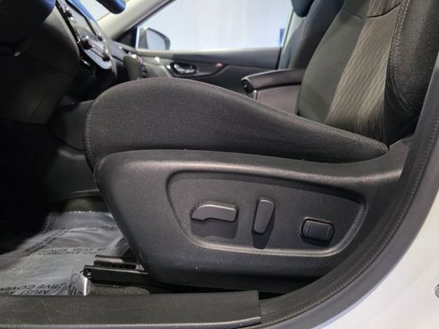 Used 2020 Nissan Rogue SV AWD/4WD image 14