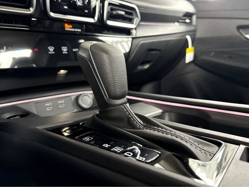New 2026 Nissan Sentra SR w/ SR Premium Package FWD image 17