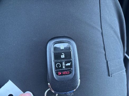 Used 2025 Honda Pilot TrailSport image 19