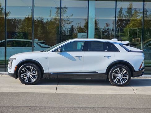 New 2026 Cadillac Lyriq Luxury AWD/4WD image 2