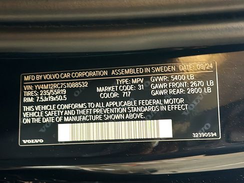 Used 2025 Volvo XC60 B5 Plus image 12