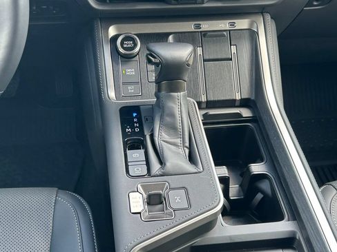 Used 2026 Lexus GX 550 w/ Accessory Package (2T) AWD/4WD image 23