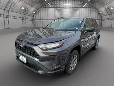 Used 2021 Toyota RAV4 LE image 10