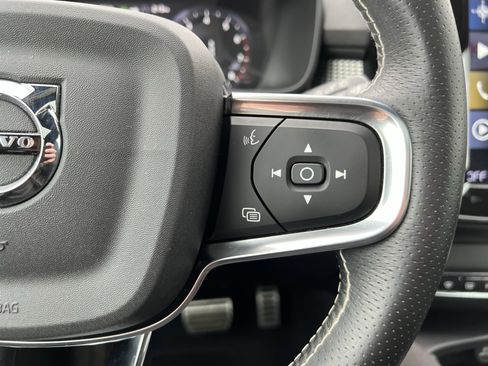 Used 2021 Volvo XC40 T5 R-Design w/ Advanced Package image 20