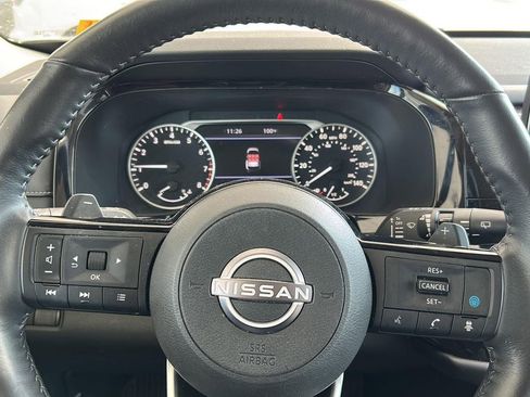 Used 2023 Nissan Pathfinder SL image 3