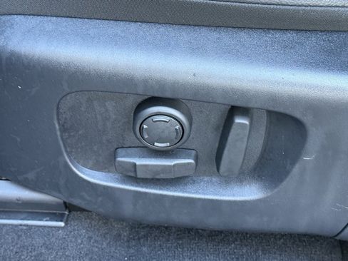 Used 2023 Land Rover Discovery Sport SE image 16