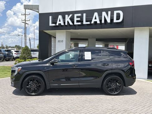 Used 2024 GMC Terrain SLT w/ Tech Package AWD/4WD image 3