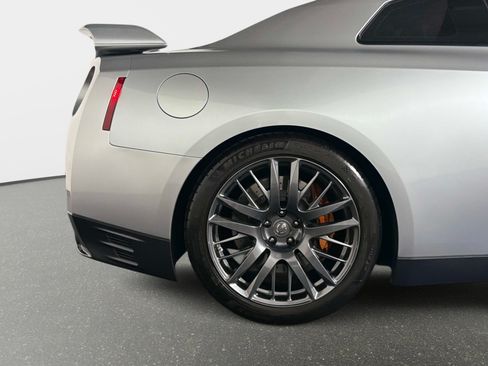 Used 2016 Nissan GT-R Premium AWD/4WD image 19