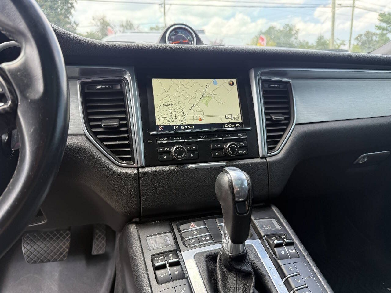 Used 2016 Porsche Macan S AWD/4WD image 3