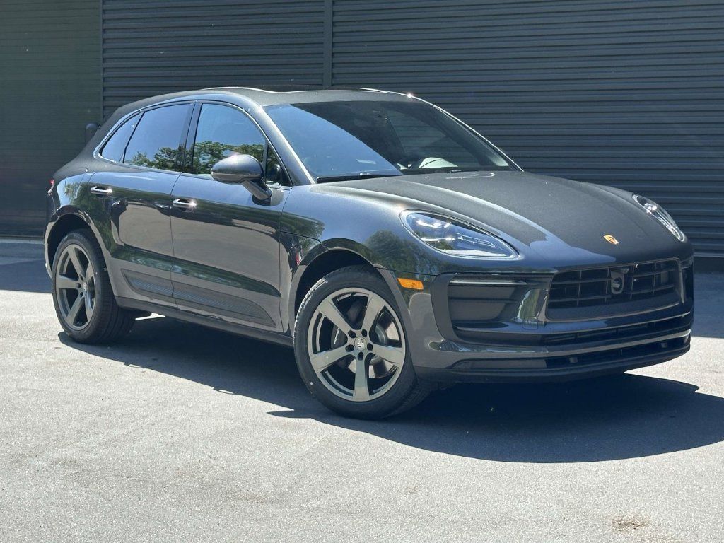 Used 2026 Porsche Macan AWD/4WD image 7