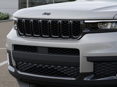 New 2025 Jeep Grand Cherokee L Altitude image 29