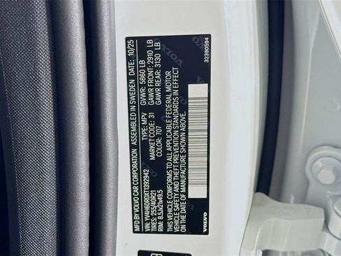 New 2026 Volvo XC60 T8 Ultra w/ Climate Package PRO image 33