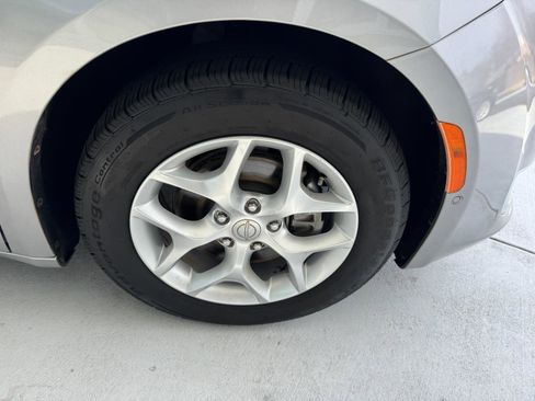 Used 2017 Chrysler Pacifica Touring-L Plus w/ Advanced Safetytec Group image 28