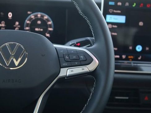 New 2026 Volkswagen Tiguan SE image 8