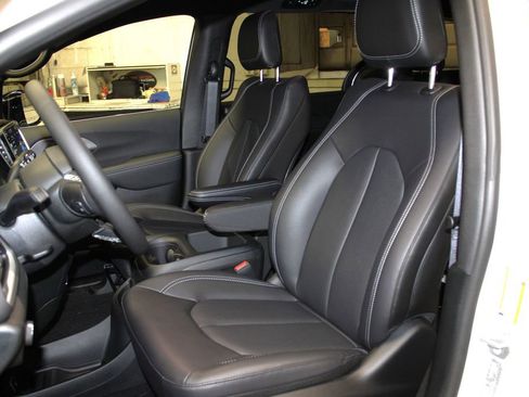 New 2026 Chrysler Voyager LX image 21