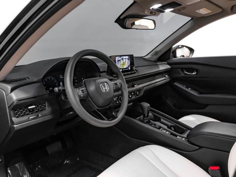 Used 2023 Honda Accord EX image 9