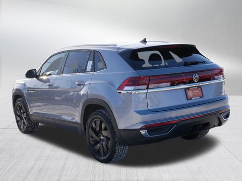 Certified 2025 Volkswagen Atlas Cross Sport SE w/ Panoramic Sunroof Package image 5