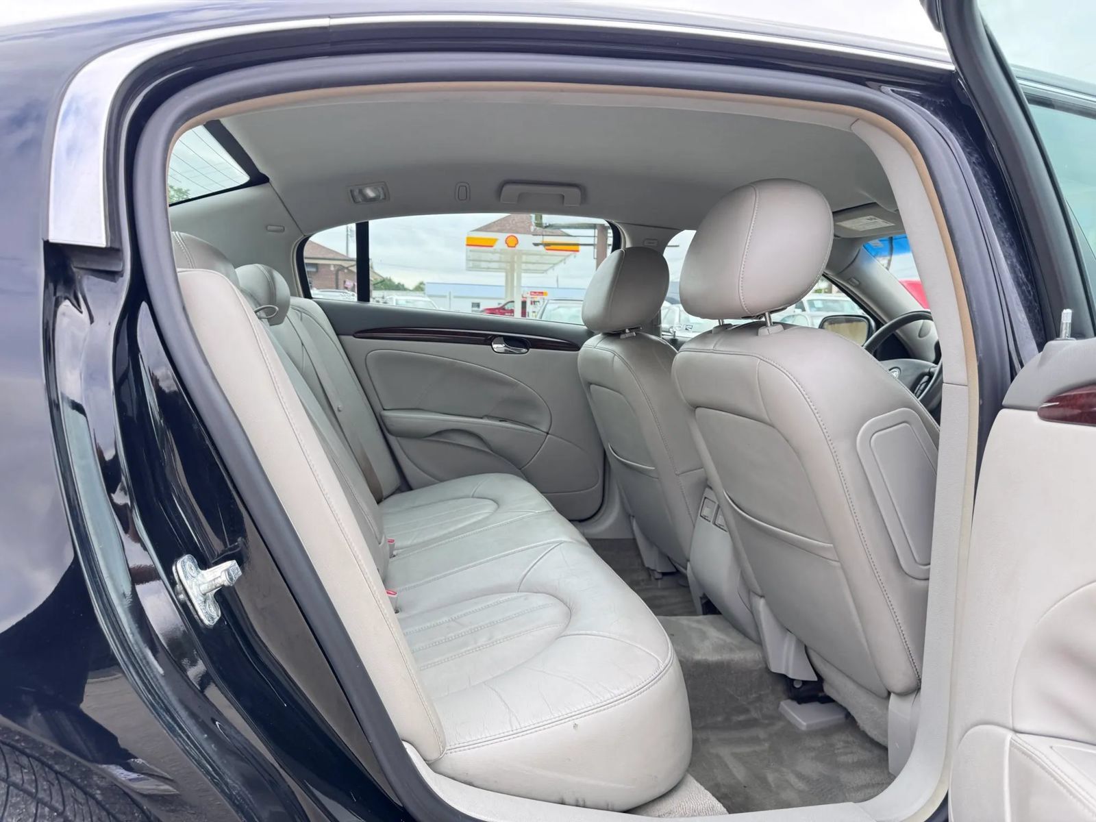 Used 2011 Buick Lucerne CXL FWD image 20