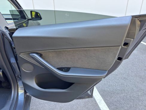 Used 2021 Tesla Model Y Long Range image 42