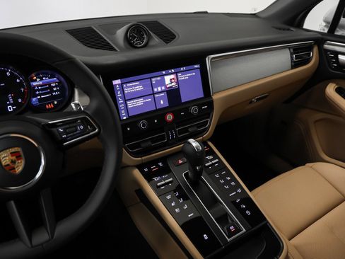 Certified 2026 Porsche Macan AWD/4WD image 29