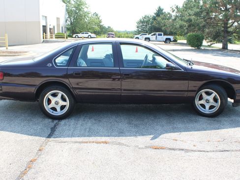 Used 1996 Chevrolet Impala SS RWD image 31