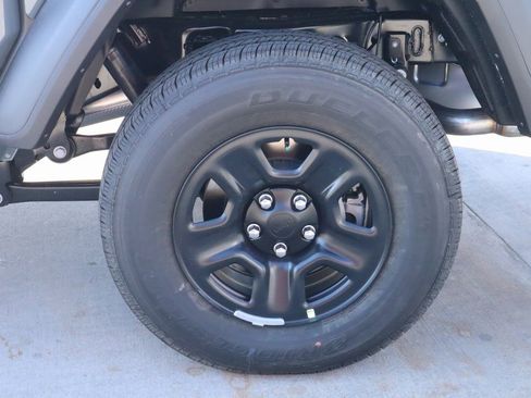 New 2025 Jeep Gladiator Sport image 17