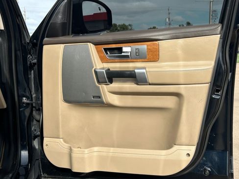 Used 2016 Land Rover LR4 HSE LUX image 29