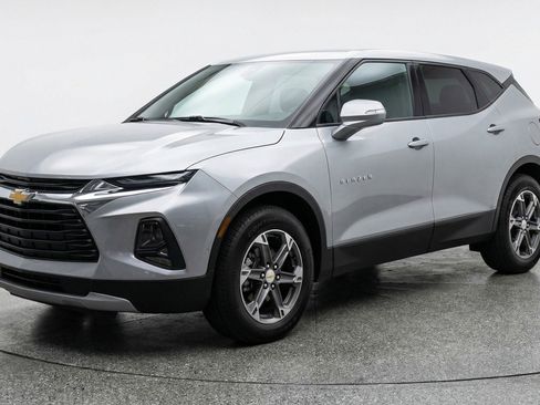 Used 2025 Chevrolet Blazer LT image 3