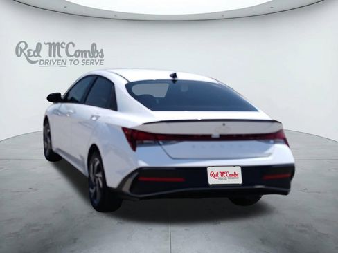 Used 2025 Hyundai Elantra Sport image 3