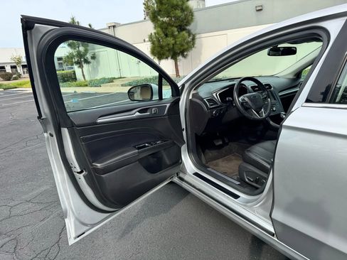 Used 2013 Ford Fusion Titanium image 17