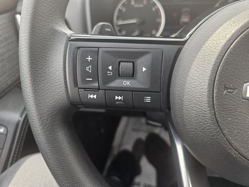 Used 2023 Nissan Rogue SV image 22