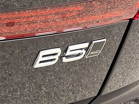 New 2026 Volvo XC60 B5 Ultra w/ Protection Package Premier image 21