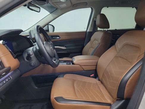 Used 2024 Nissan Pathfinder Platinum w/ Cargo Package image 21