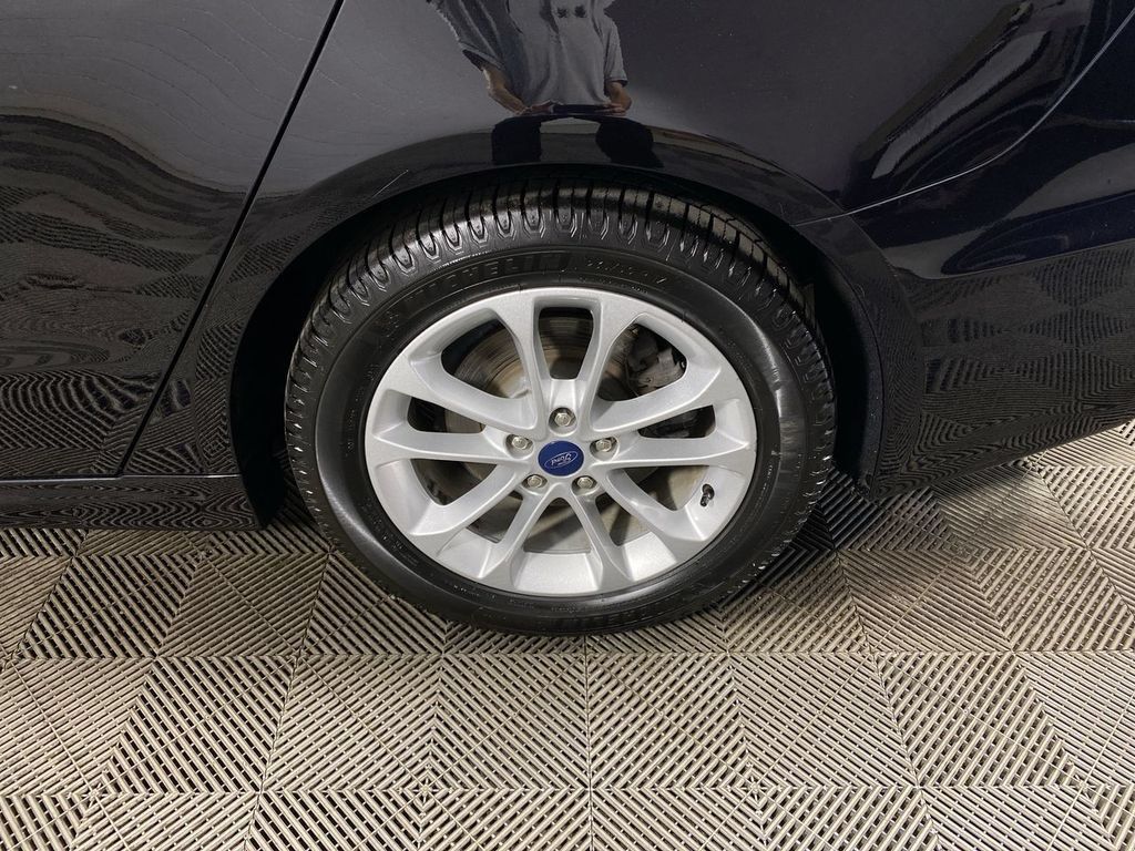Used 2019 Ford Fusion SE FWD image 10