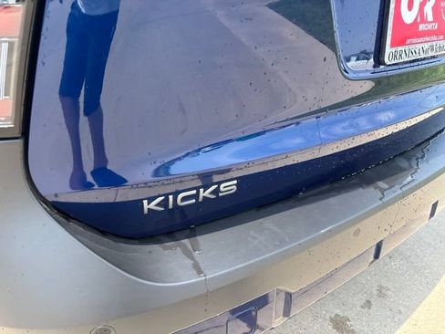Certified 2025 Nissan Kicks SV FWD image 10