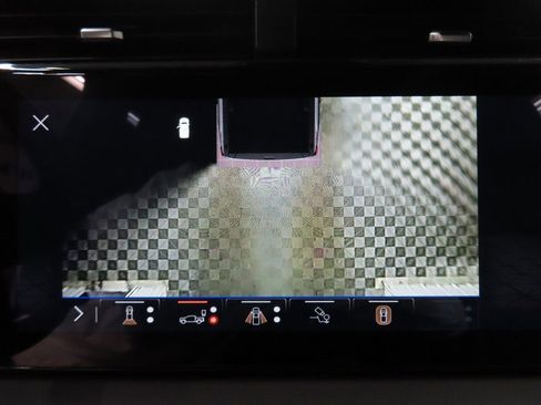 Used 2025 GMC Sierra 2500 AT4 w/ Technology Package image 14