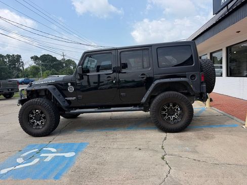 Used 2013 Jeep Wrangler Unlimited Rubicon w/ Connectivity Group AWD/4WD image 4