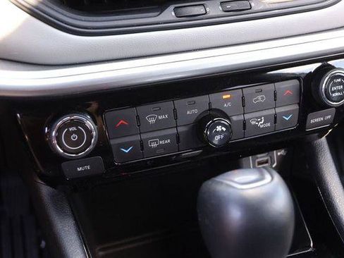Used 2025 Jeep Compass Limited AWD/4WD image 17