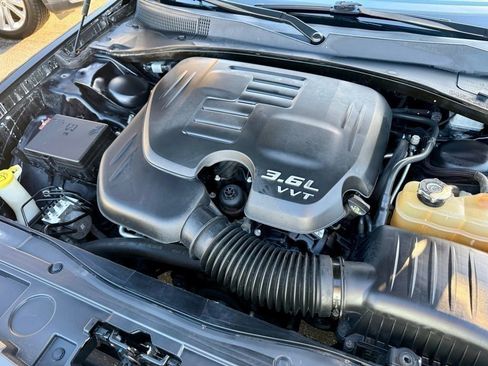 Used 2018 Chrysler 300 Limited image 5