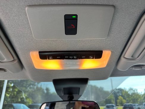 Used 2021 Nissan Kicks SR w/ SR Premium Package FWD image 29