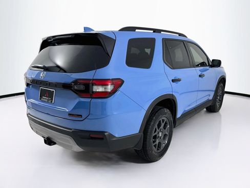 Used 2025 Honda Pilot TrailSport image 8