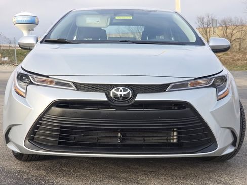 Used 2025 Toyota Corolla LE image 3
