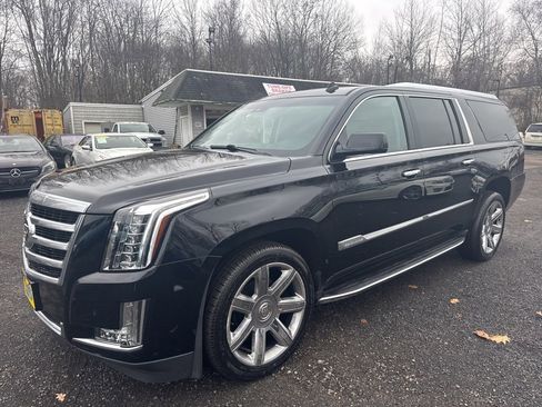 Used 2015 Cadillac Escalade ESV Luxury image 1