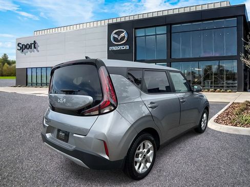 Used 2023 Kia Soul S FWD image 3