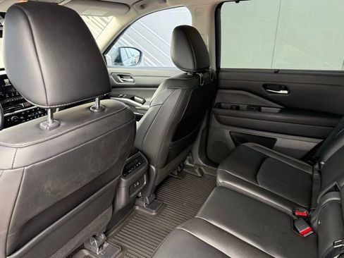 Certified 2024 Nissan Pathfinder SL image 13