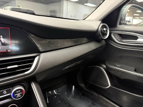 Used 2020 Alfa Romeo Giulia RWD image 27
