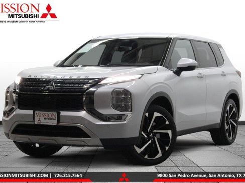 Used 2022 Mitsubishi Outlander SE image 1